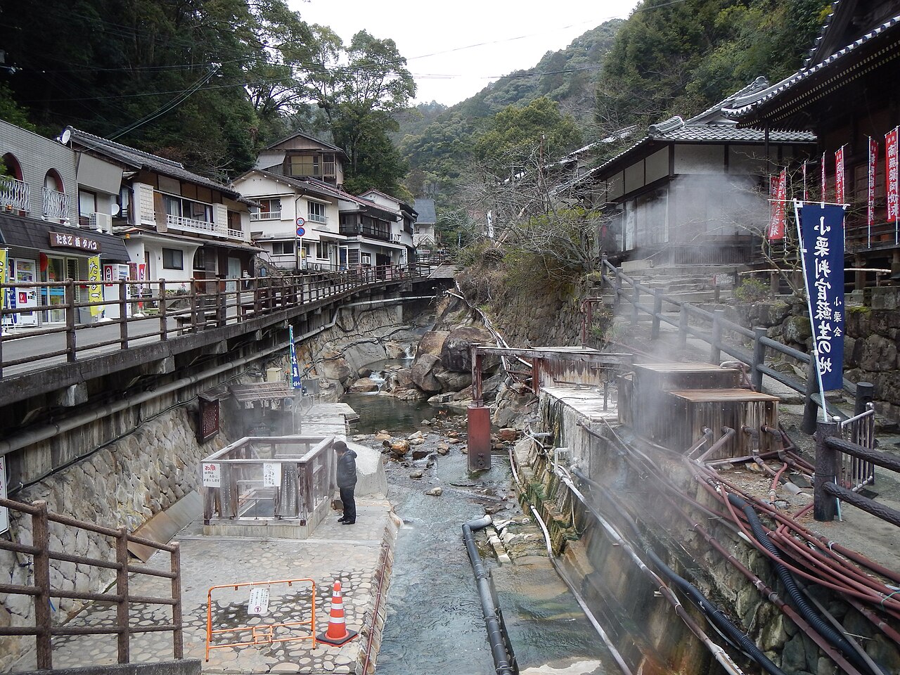 谷と湧き水